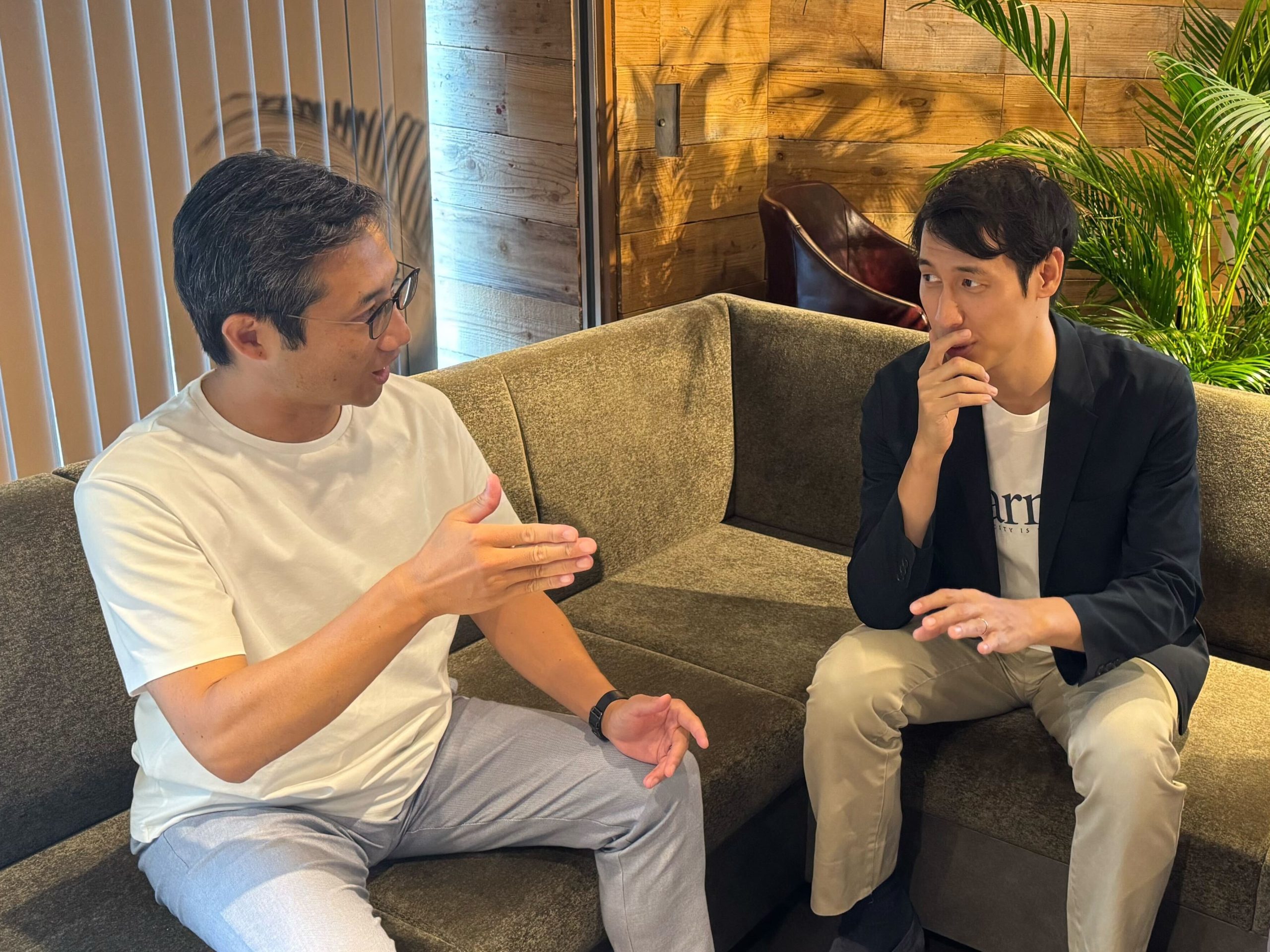 吉田と関野氏の対談の様子