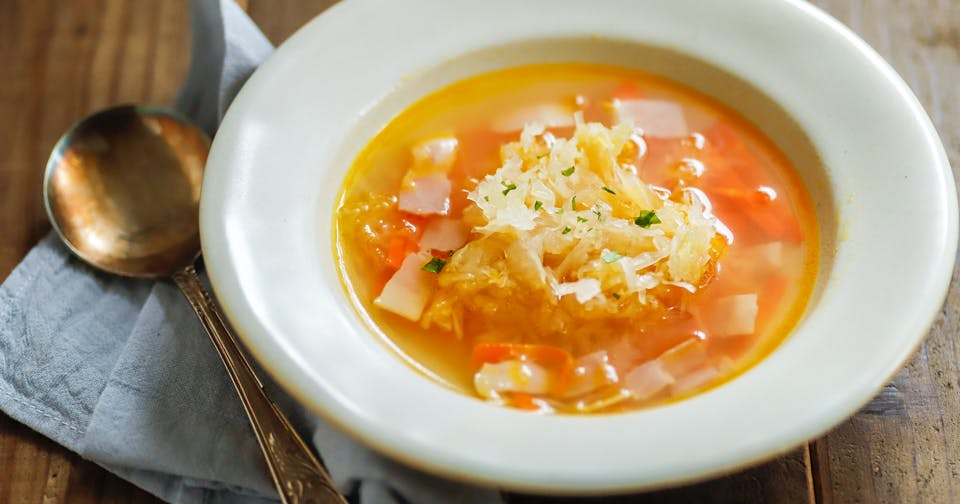 世界の発酵食品レシピvol.17：ザワークラウトの冷製コンソメスープ