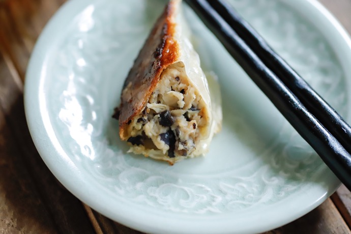 年末年始でバランスが崩れた腸内フローラを、きのこで整えよう!:きのこ餃子
