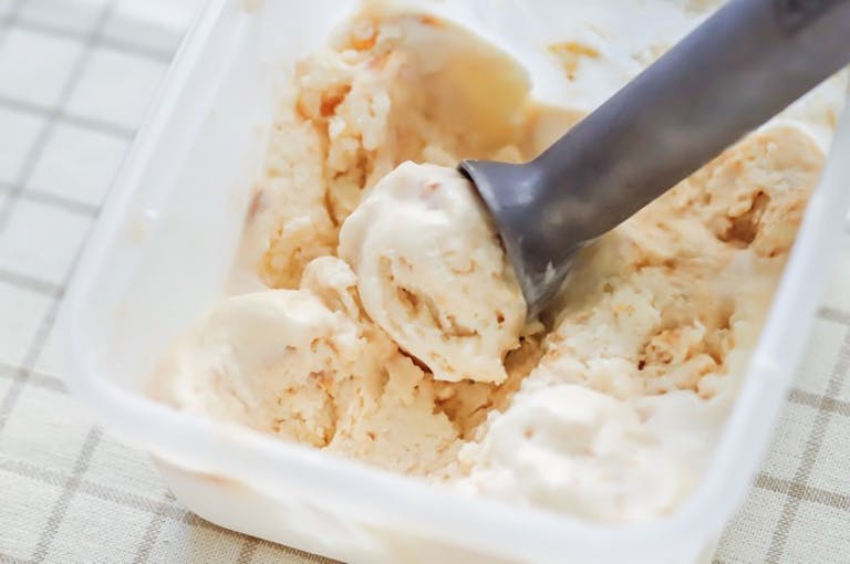 生きた発酵菌を摂れる！「生味噌」のスイーツレシピ：味噌ミルクアイス