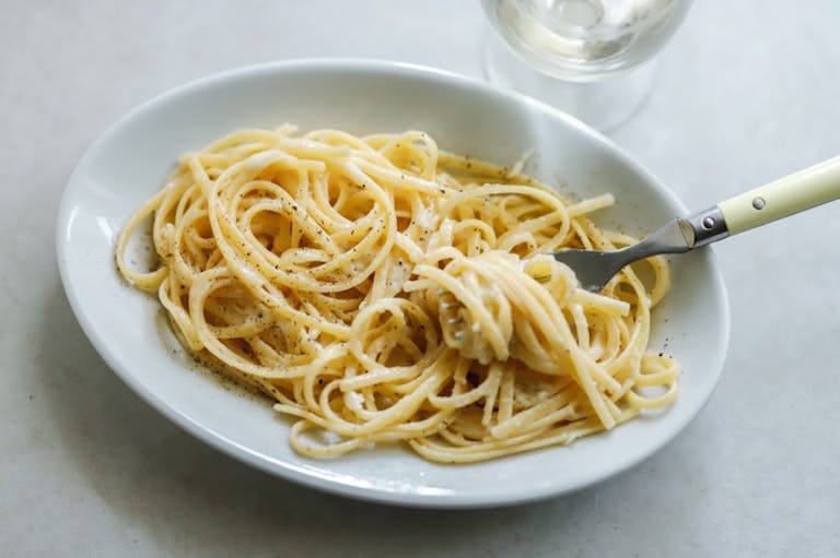 チーズと黒胡椒だけでこの深み!? チーズを味わうパスタ:「カチョエペペ」