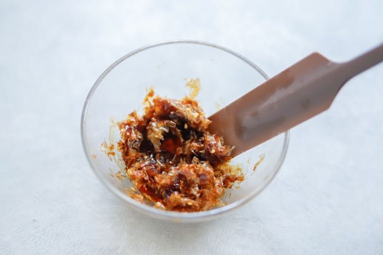 食感はトロ~リ&パリパリ!2つの発酵食の相性も抜群:チーズおかか焼きおにぎり