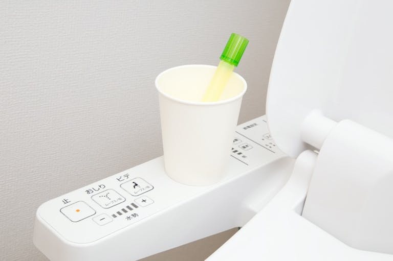 おしっこを出したいとき、何時間前に水分摂取をしたらいいのか?
