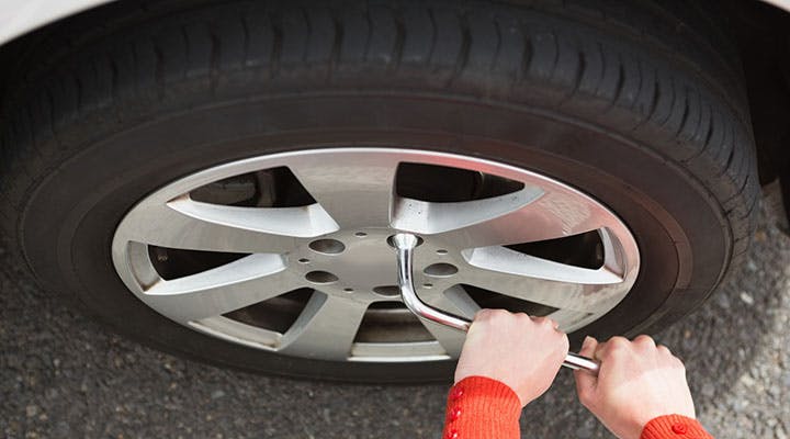 そろそろシーズン到来 スタッドレスタイヤを装着前にチェックしたいポイント On The Road そろそろシーズン到来 スタッドレスタイヤを装着前にチェックしたいポイント On The Road