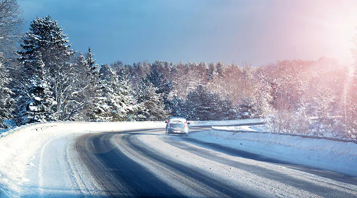 ドライブ中級者も要チェック 凍結した坂道で注意すべきこととは