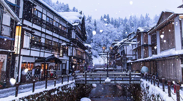 白銀の世界で異境気分を味わおう！雪の絶景ドライブスポット