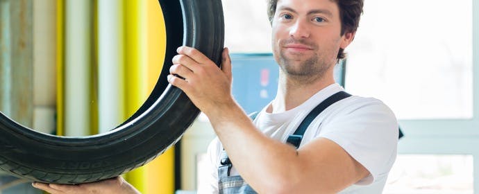 日本でのタイヤの生産本数ピークは、2回ある？何月と何月か？