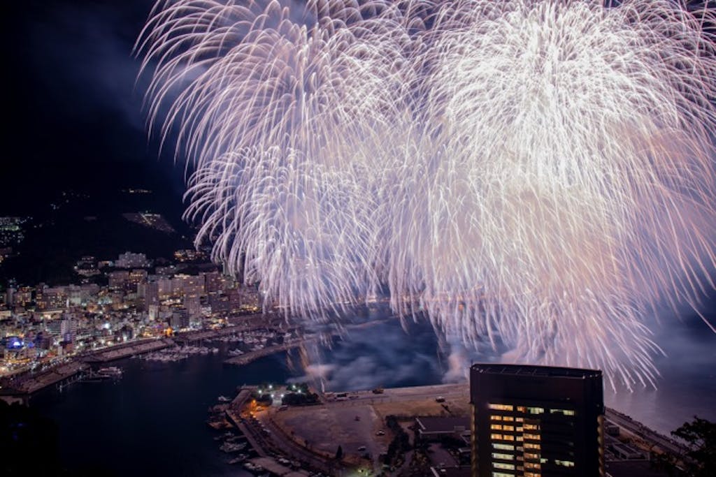 澄み渡る空気の下で、冬の花火をドライブで見に行こう!(2019年12月開催)