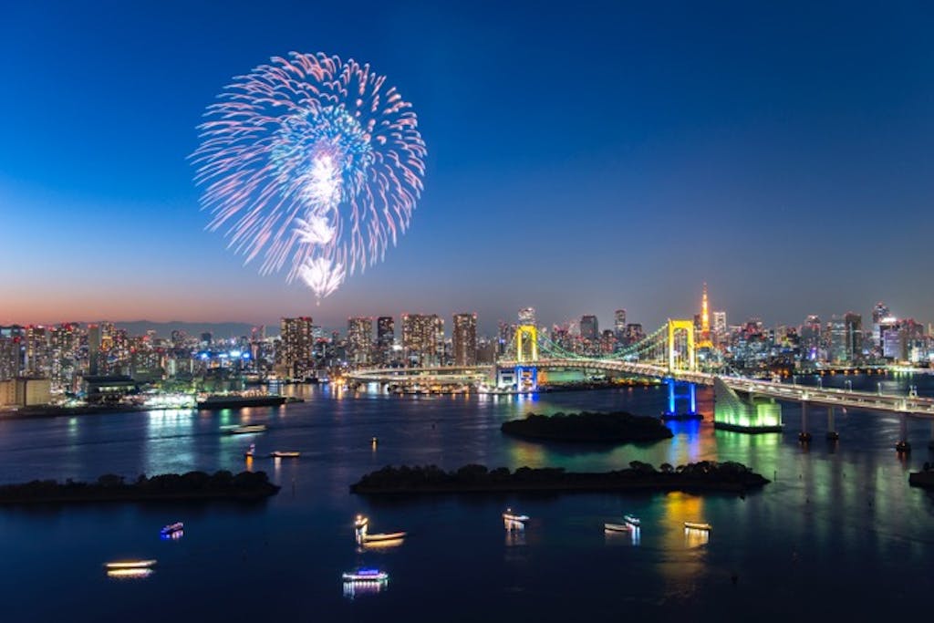 澄み渡る空気の下で、冬の花火をドライブで見に行こう!(2019年12月開催)