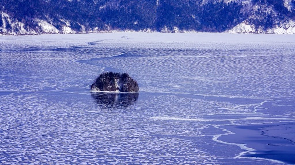静けさただよう冬にしか、見られない絶景を！「冬の湖ドライブスポット」