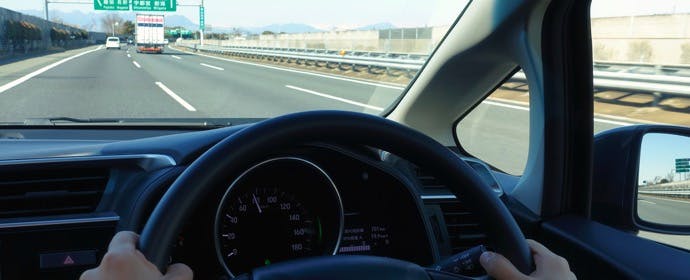 時速100km以上で走れる高速道路は、時速何kmまでOK？