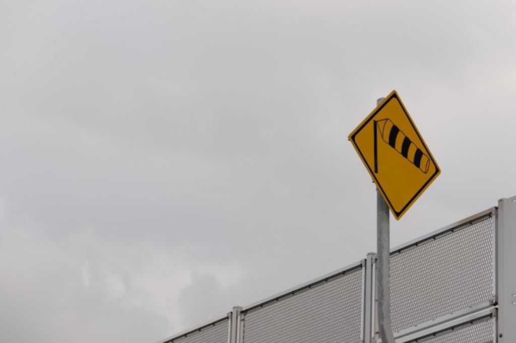 高速道路の 吹き流し で おおよその風速を一目で判別するには On The Road 高速道路の 吹き流し で おおよその風速を一目で判別するには On The Road