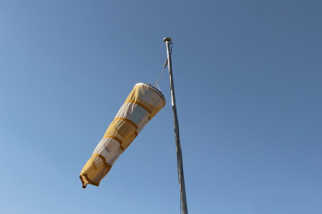 高速道路の 吹き流し で おおよその風速を一目で判別するには On The Road 高速道路の 吹き流し で おおよその風速を一目で判別するには On The Road