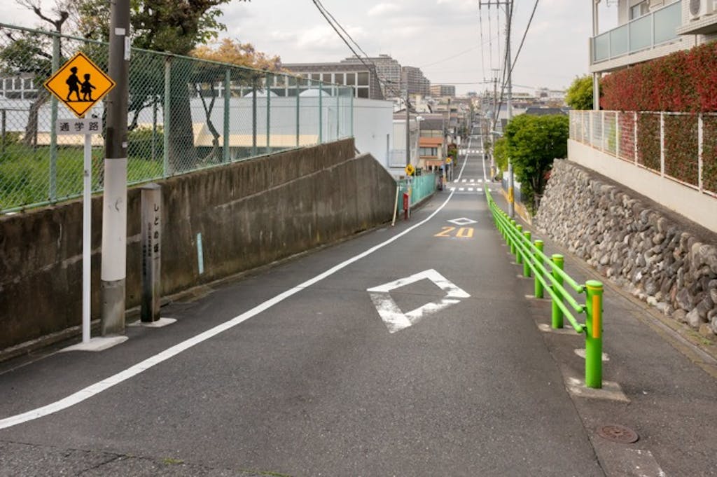 今さら聞けない!よく見かける“あの”道路標示とその意味とは?