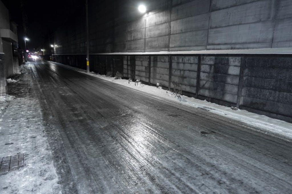 雪を載せたまま運転すると、反則金の対象になる地域があるって本当?