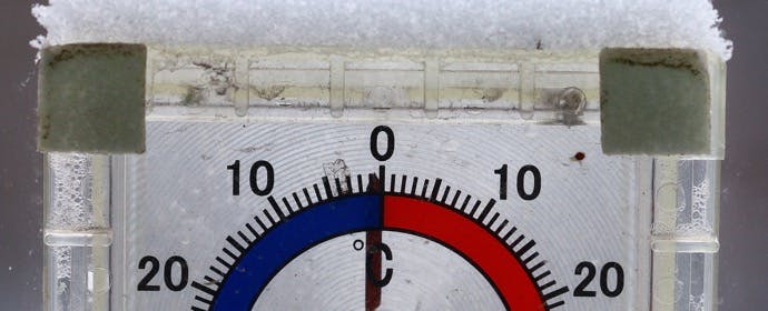 路面凍結は気温何℃で発生する？
