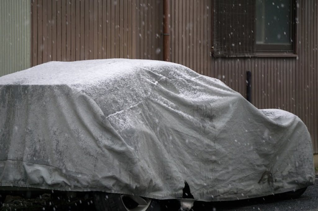 車に傷をつけない正しい雪下ろしのやり方 On The Road