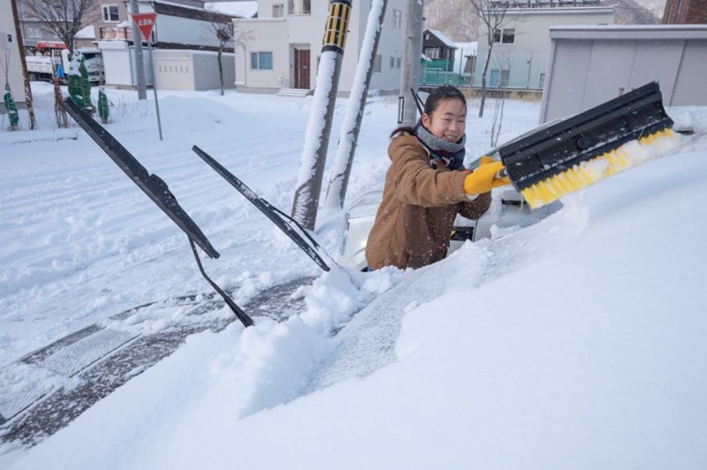 車に傷をつけない雪下ろしのやり方