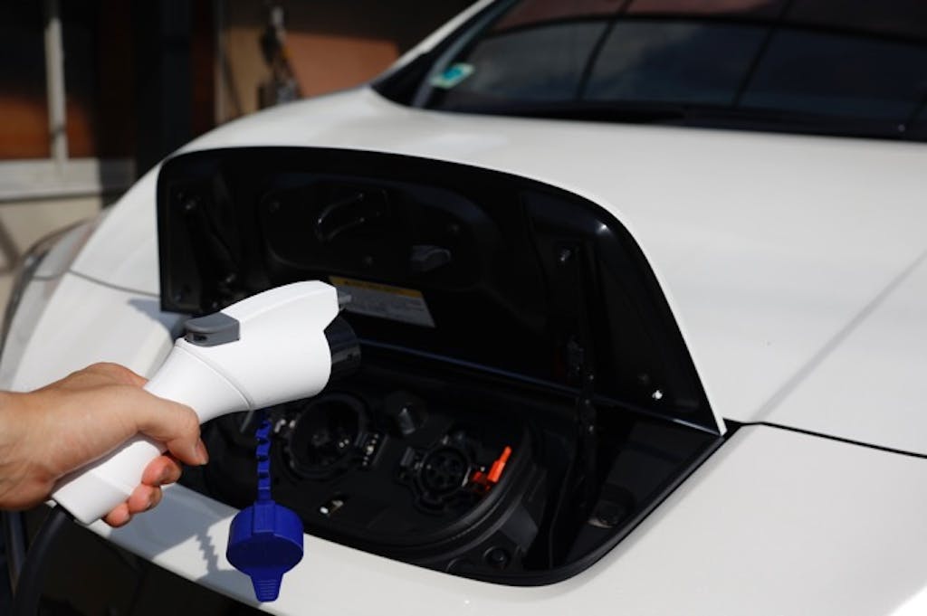 バッテリーあがりの原因や種類は?エンジン車とEVとで対処は違う?