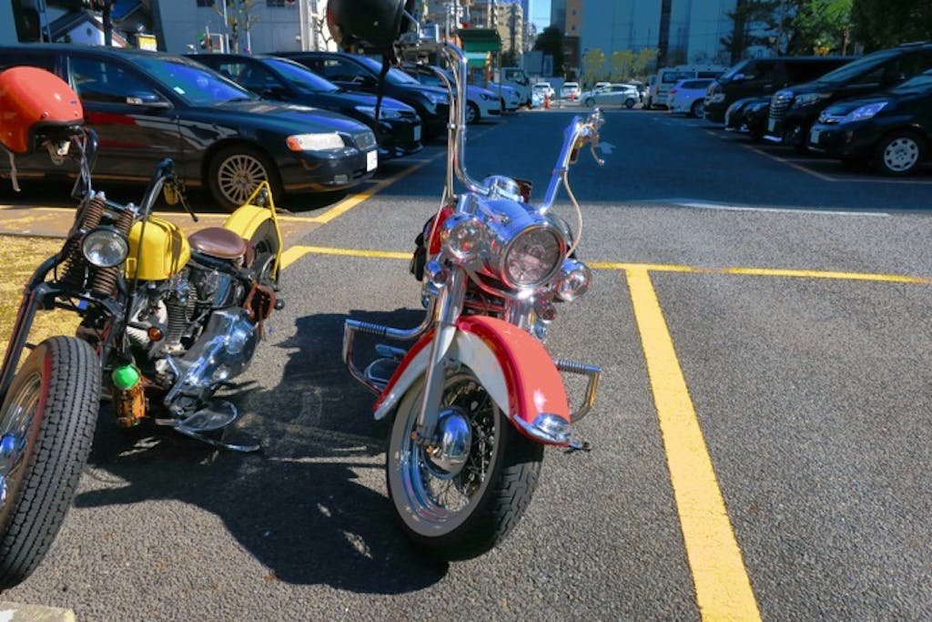 バイクは駐輪場にも駐められる? それとも駐車場?