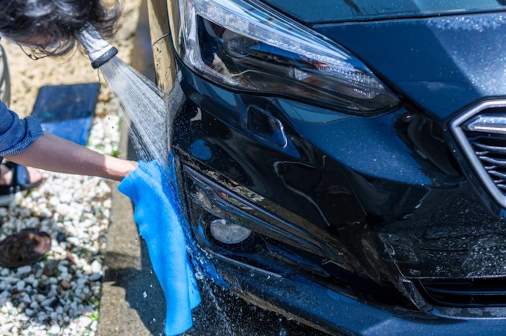 雨の日の洗車の注意点は?メリットとデメリットを紹介!