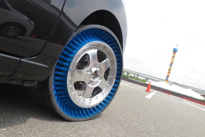 パンクの心配がなくなる！「エアレスタイヤ」とは