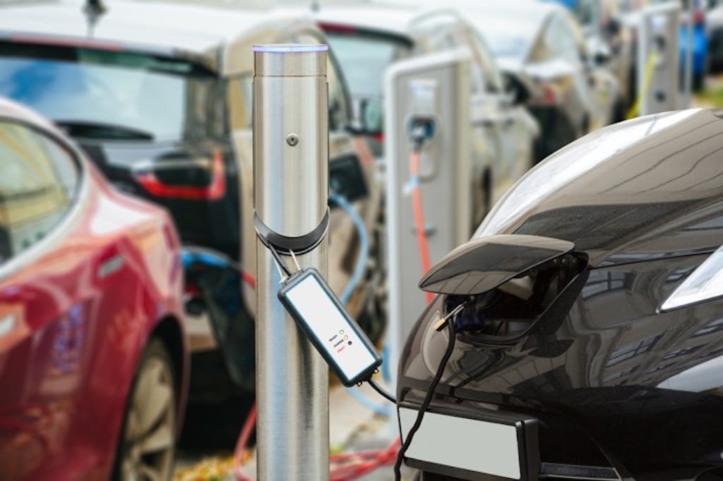 EV車ってどんな車? EV車を選ぶメリット・デメリットも解説