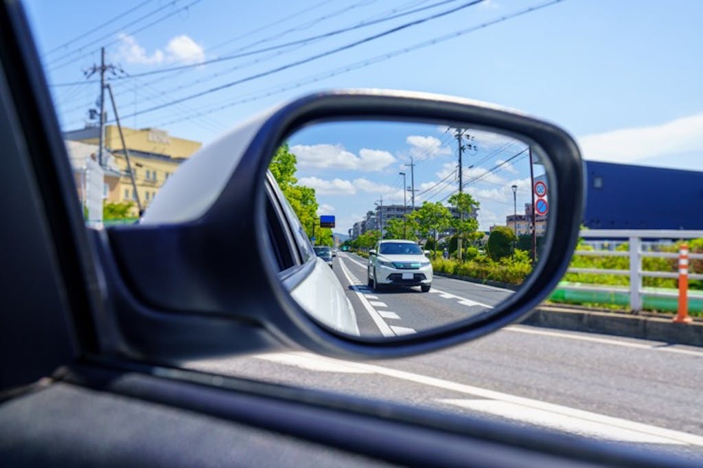 あおり運転の罰則とは?あおり運転から身を守る方法を知ろう