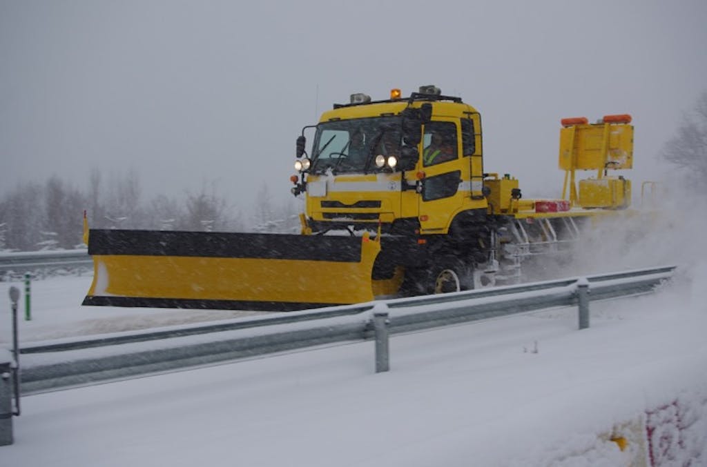 高速道路で除雪車の追い越しは禁止?正しい対応について解説!