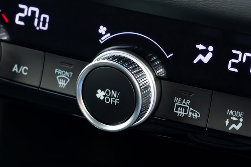 車の暖房と燃費の関係性とは？暖房の仕組みも解説！