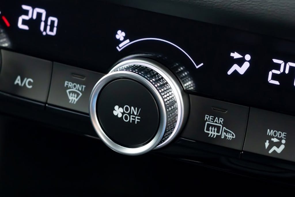 車の暖房と燃費の関係性とは?暖房の仕組みも解説!