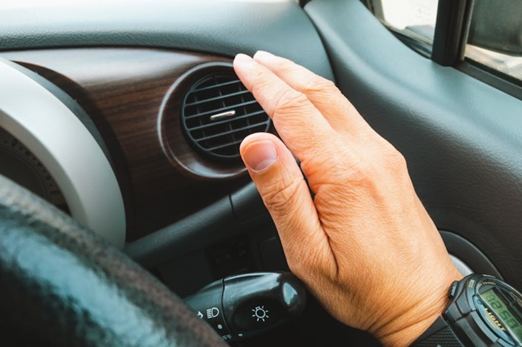 車の暖房と燃費の関係性とは?暖房の仕組みも解説!