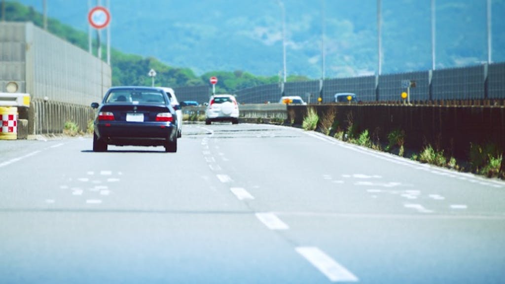登坂車線とは?目的や交通ルールを解説!