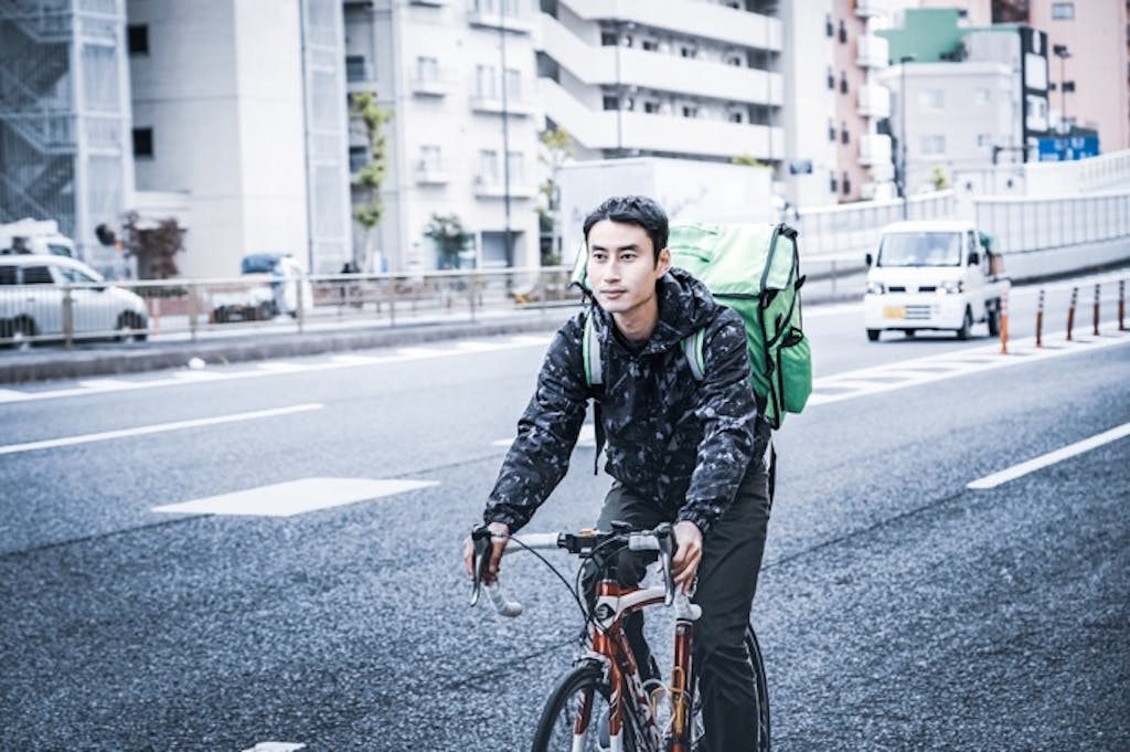 路側帯と路肩の違いとは?走行や駐車のルールを解説
