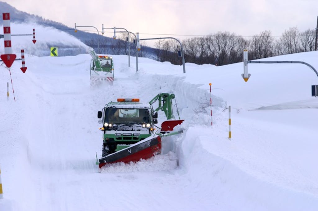 除雪車は普通免許で運転できる?除雪車の免許ルールを紹介!