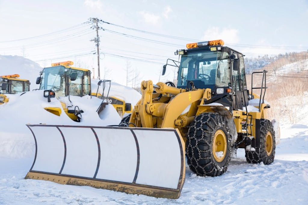除雪車は普通免許で運転できる?除雪車の免許ルールを紹介!