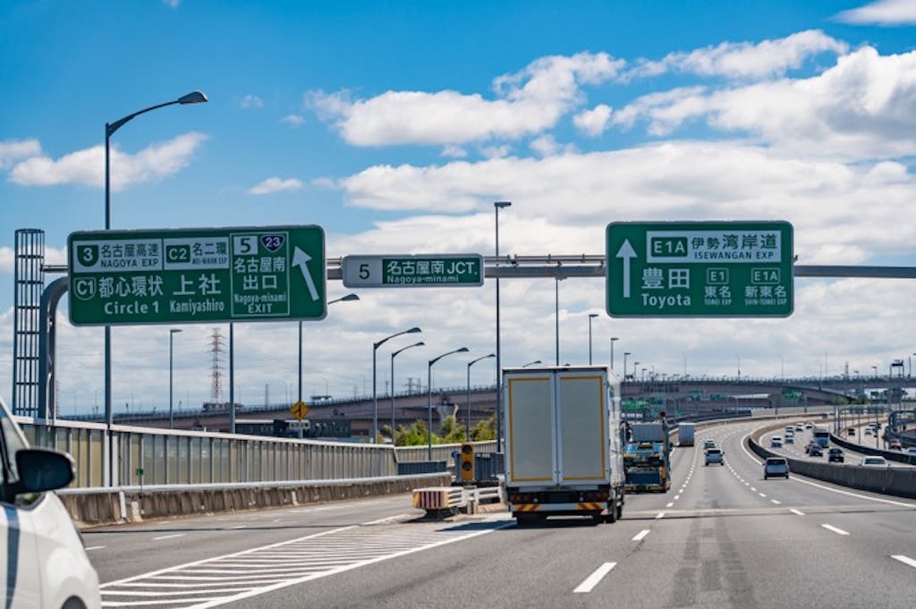 高速道路と有料道路の違いとは?各道路の特徴とルールの違いを解説!
