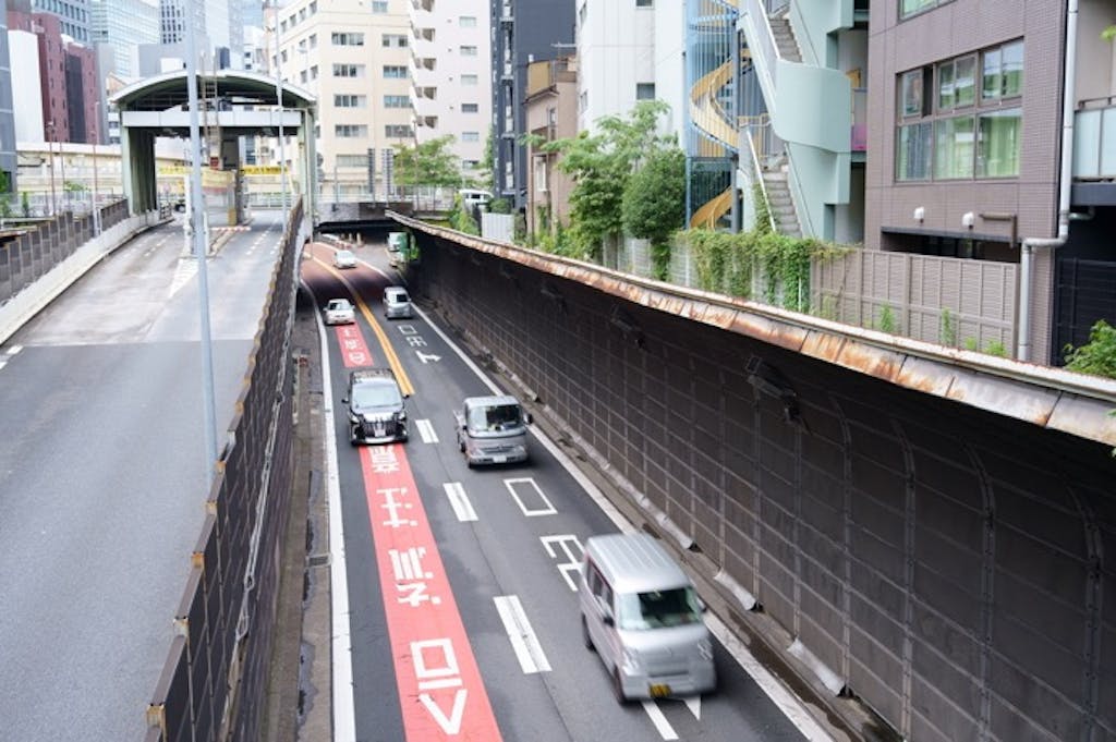 高速道路で上手に合流するには?流れとコツを解説!