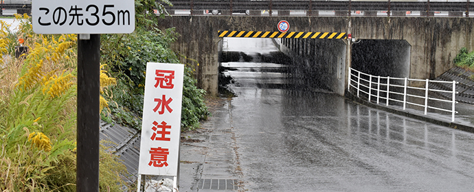 冠水路で慌てないために――一般乗用車の浸水対策と緊急対応ガイド