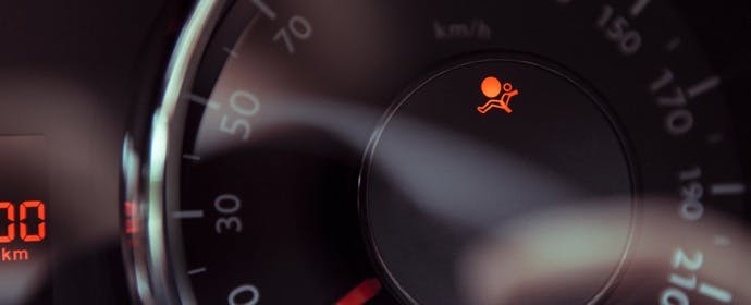 【保存版】エアバッグ警告灯の点灯・点滅の違い｜車検への影響と修理フロー