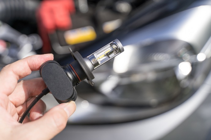 自分でできる！安全・法規対応のヘッドライト交換術 