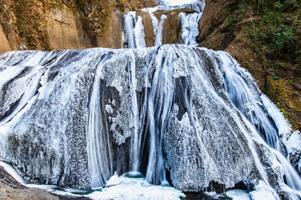 雪景色ドライブ関東日帰り|絶景スポットと雪道の安全ガイド