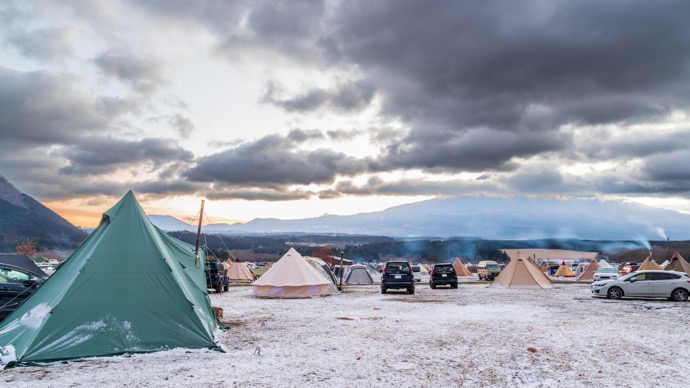 SUVで冬キャンプデビュー！初心者向け必須装備と雪道走行の注意点