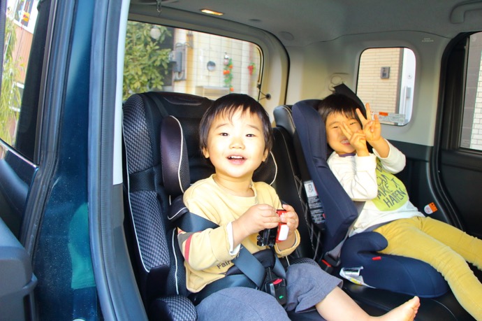 子連れドライブの必需品！車内で子どもが喜ぶ暇つぶしグッズ【年齢別おすすめ】