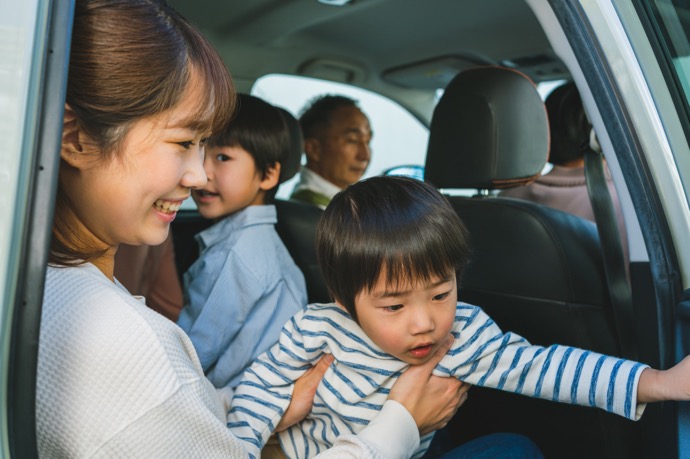 子連れドライブの必需品！車内で子どもが喜ぶ暇つぶしグッズ【年齢別おすすめ】