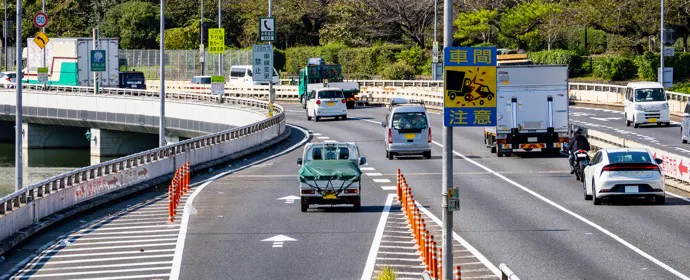 高速道路の走り方ガイド｜初心者が押さえるべきマナーと安全運転のコツ