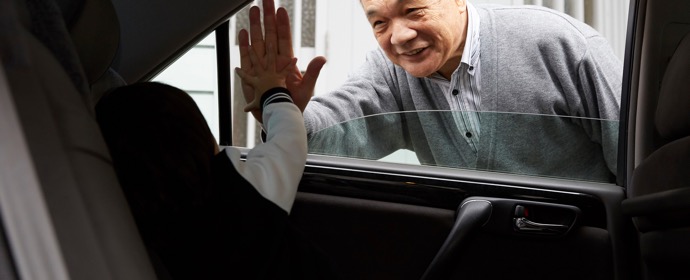 お盆の帰省ドライブ｜慣れない道・狭い道・夕暮れを安全に